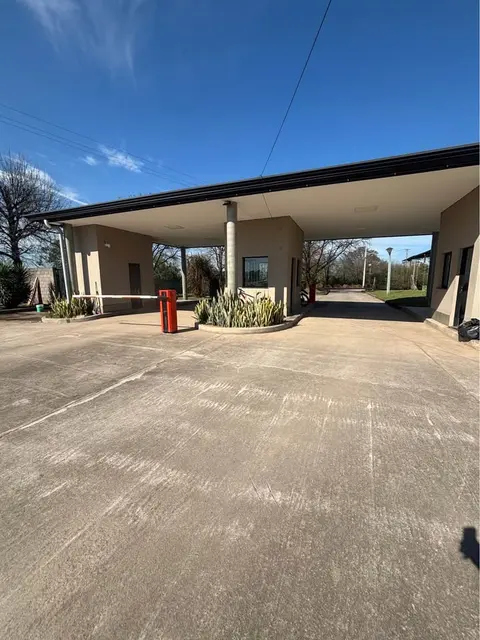 Portería y acceso controlado del barrio